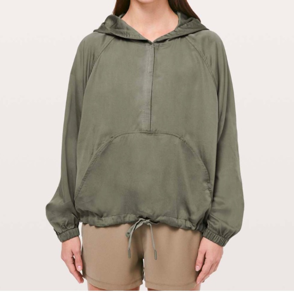 Lululemon City Stroll Hoodie
Grey Sage